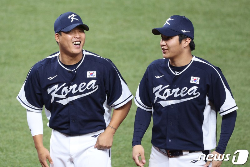 미소짓는 <b>강백호</b>