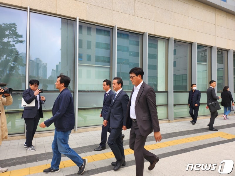 <b>임종성</b>, 항소심서 의원직 상실형 선고…"식비 제공 유죄" (종합)