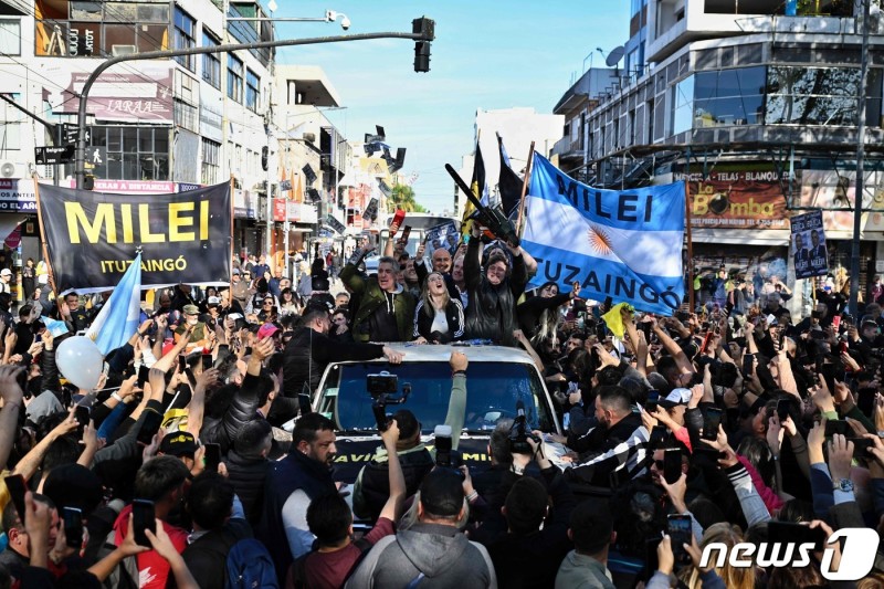 '아르헨의 <b>트럼프</b>' <b>밀레이</b> 대선 결선서 당선…정권 교체(종합)