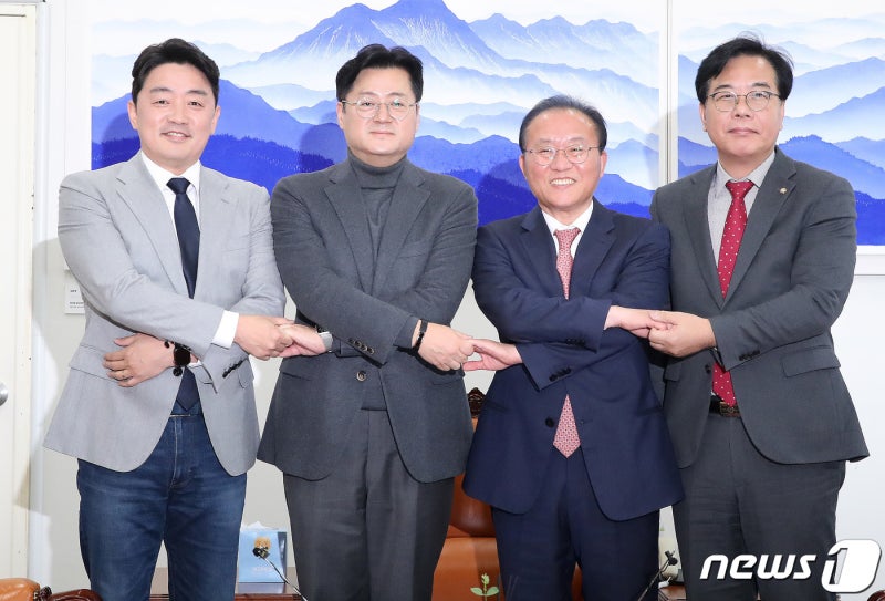 <b>여야</b>, 내년도 <b>예산안</b> 2+2 협상 돌입…"20일 본회의 처리 목표"
