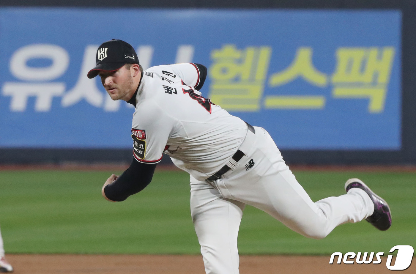 KT, <b>벤자민</b>과 총액 140만달러에 재계약…2024시즌 <b>외인</b> 구성 완료