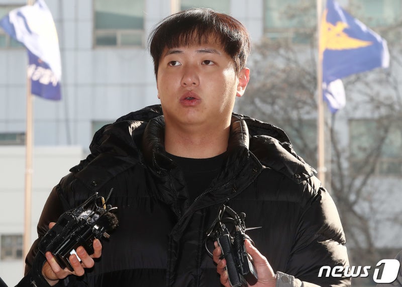 '<b>김하성</b> 공갈·협박' <b>임혜동</b> <b>경찰</b> 출석…"사실과 다른 것 있다"
