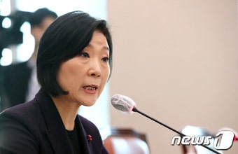 <b>오영주</b> <b>후보자</b> 청문회, 전문성 부족 '질타'…배우자 주식 해결 약속(종합)