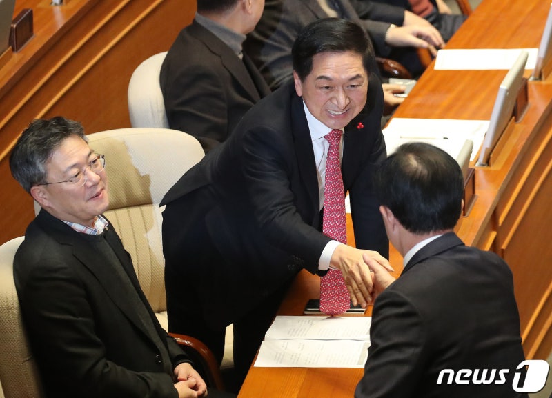 <b>김기현</b> "<b>한동훈</b> 잘할 것…당 일신해 국민에게 다가가길"