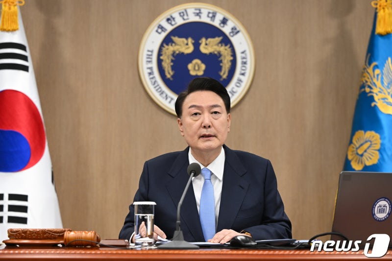윤 대통령 "더 강해진 천안함…힘에 <b>의한 평화</b> 만드는 <b>선봉장</b>"