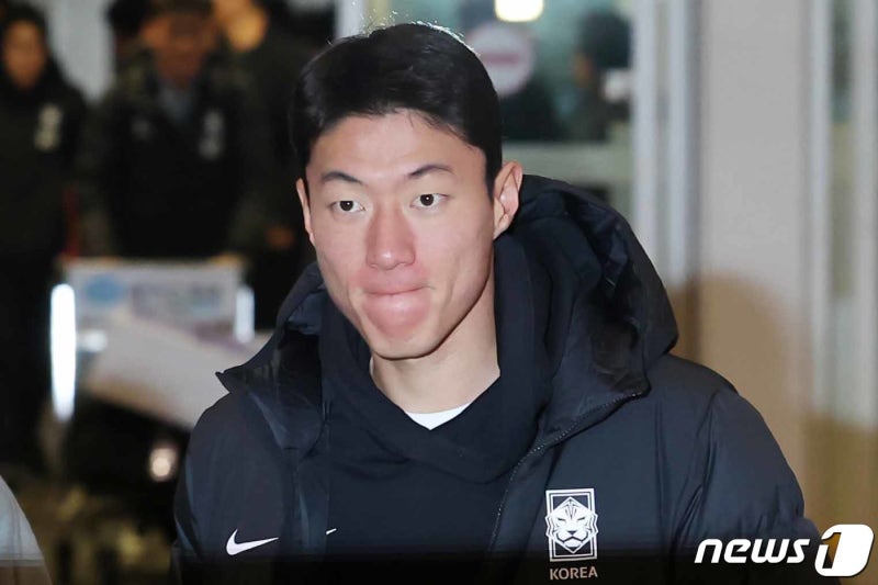 '<b>황의조</b> 사생활 영상 <b>유포</b>·협박' <b>친형수</b>, 첫 재판서 "전혀 모르는 일"