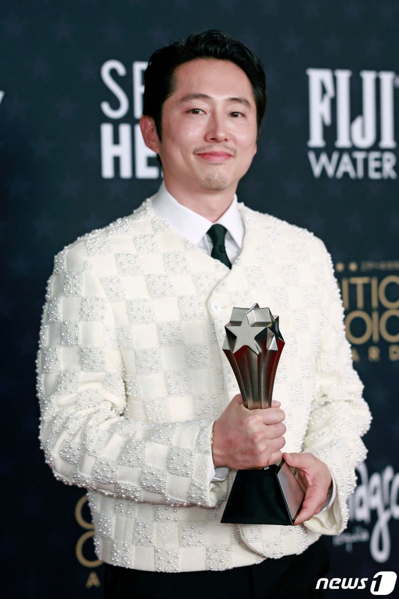 <b>스티븐</b> 연 '성난사람들' 4관왕…'더글로리'·'무빙' 불발(종합) [<b>크리틱스</b> 초...