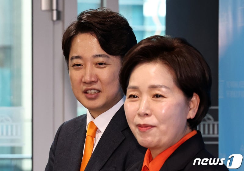 제3지대 <b>이준석</b>·<b>양향자</b> <b>합당</b> 선언…"총선 승리에 힘 모을 것"(종합)