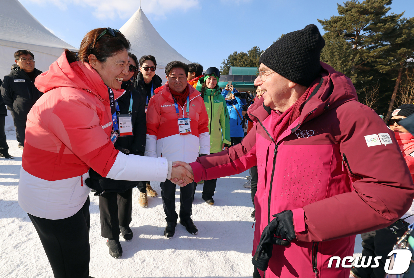 IOC위원장과 악수 나누는 <b>장미란 차관</b>
