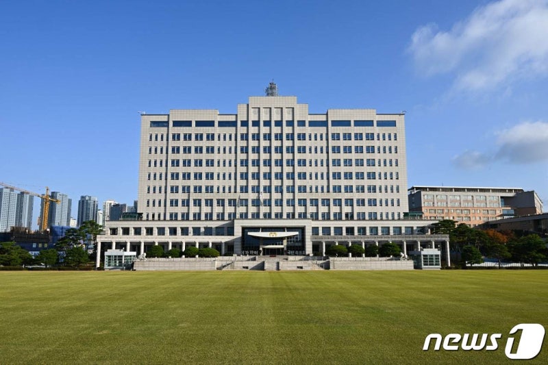 <b>대통령실</b> "野 요구 '<b>산안청</b>' 검토"…중대재해법 유예 극적 타결될까
