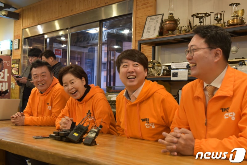 <b>이준석</b> "<b>이낙연 신당</b>, 윤핵관과 다를 것 없어…굉장히 실망"