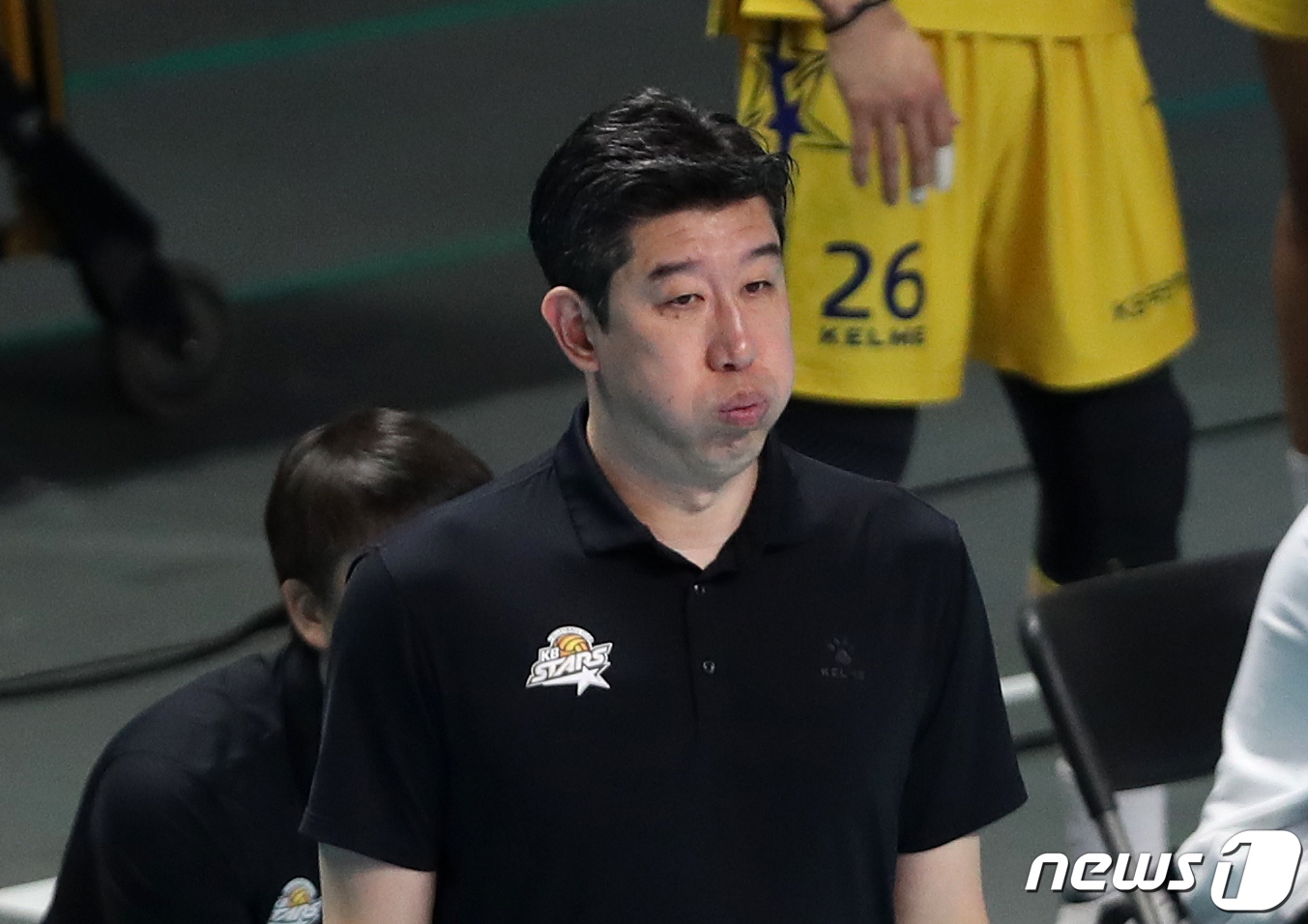 KB손해보험, 성적 부진으로 <b>후인정 감독</b> 자진사퇴…김학민 대행체제