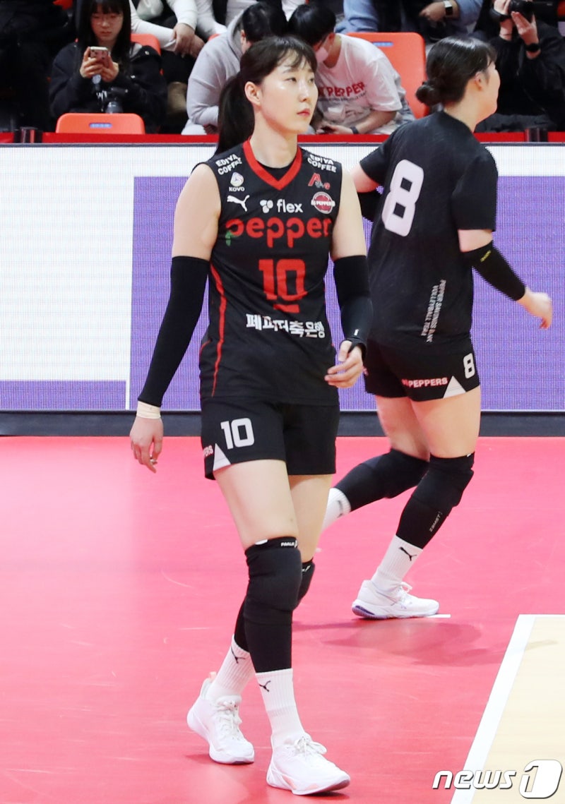 <b>박정아</b> '긴장'