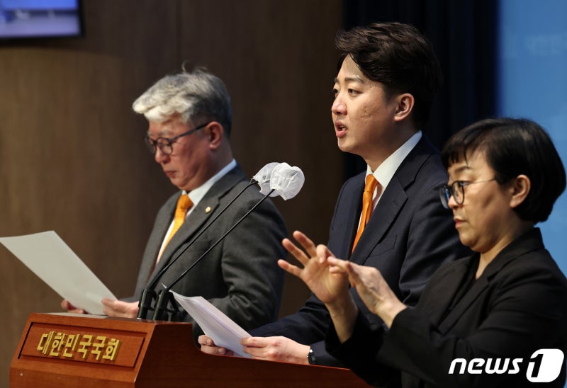 <b>개혁신당</b> "전국민 출산휴가 <b>급여제</b>…3개월 최대 630만원 지급"