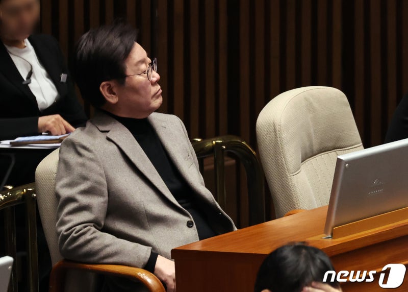 민주, 하위 20% 통보…'탈당 행렬' <b>김영주</b>부터 시작됐다