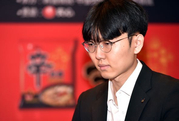 '<b>농심배</b> 최다 15연승' <b>신진서</b>, '돌부처' <b>이창호</b> 넘었다