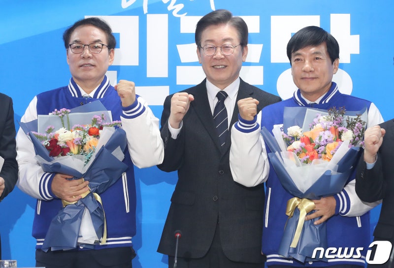 민주, '尹사단 비판' <b>이성윤</b>-'<b>검찰개혁</b>' <b>정한중</b> 영입(종합)
