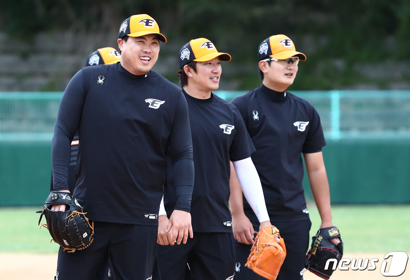 <b>친정팀 복귀 류현진</b> '싱글벙글'