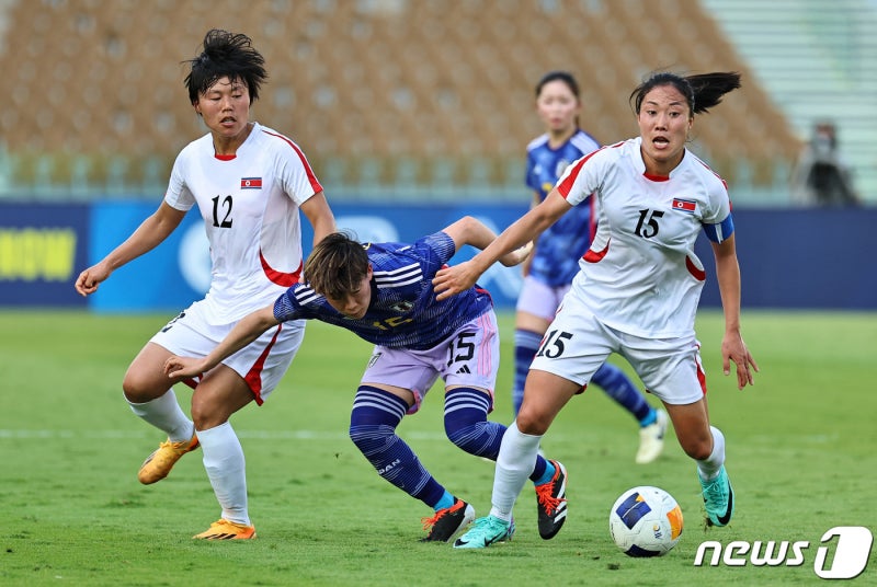 북한 <b>여자축구 대표팀 일본</b> 입국…조총련 공항에서 환영(종합)