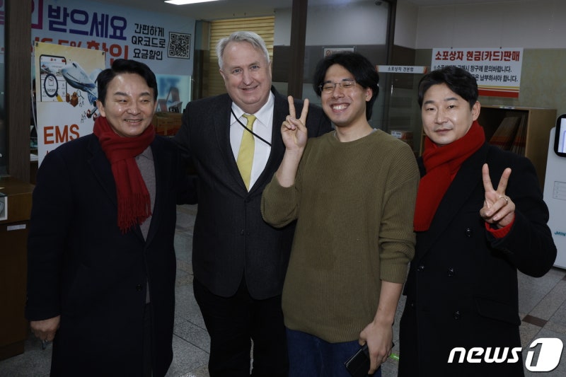 <b>인요한</b>, <b>이천수</b> 후원회장과 함께 <b>원희룡</b> 지지호소