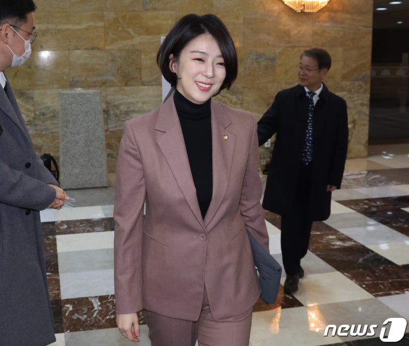 <b>배현진</b> 의원 <b>습격 중학생</b> 불구속 송치…경찰 "미성년자 고려"