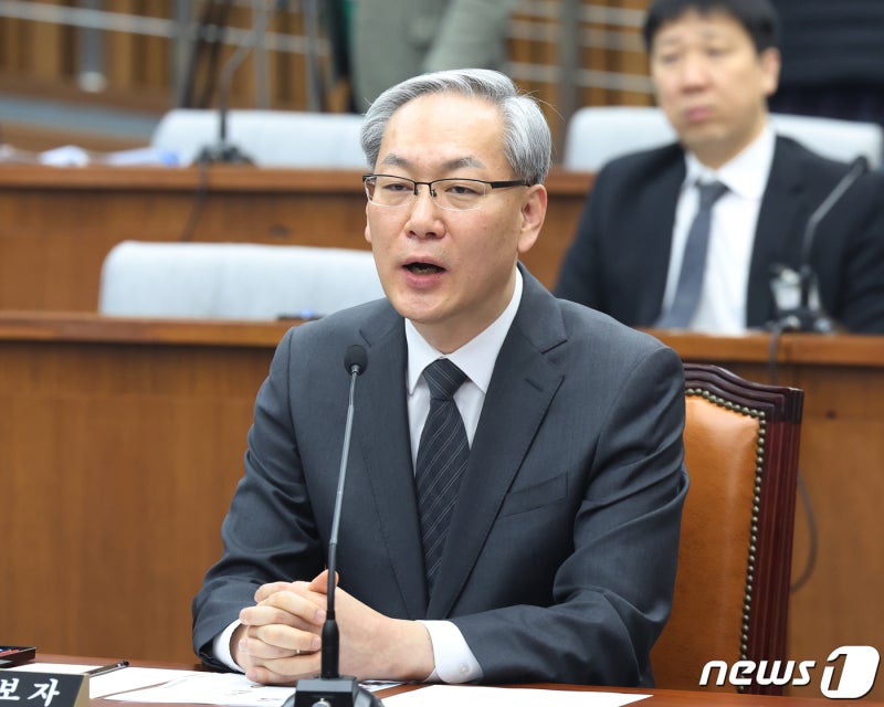 <b>엄상필</b>, '약속사면' 논란에 "부적절…절차 투명해져야"(종합)