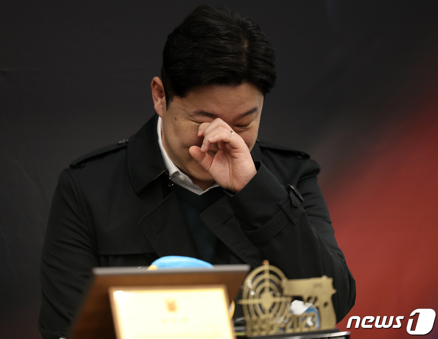 27년 만에 권총 내려놓는 '<b>황제</b>' <b>진종오</b>…"다시 태어나도 <b>사격</b> 선수"