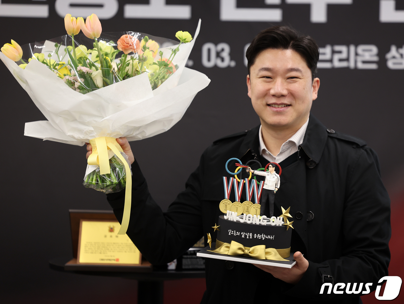 권총 내려놓는 '황제' <b>진종오</b> "내 인생 최고의 한발은 런던 올림픽 10.8점"