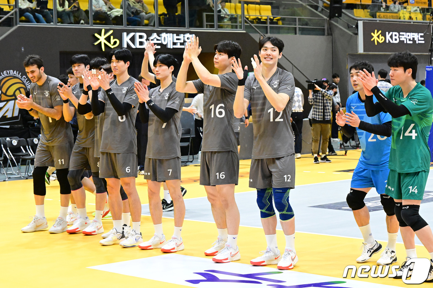 <b>대한항공</b> '기적의 정규리그 1위'