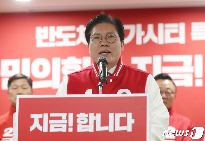 <b>반도체</b> 관련 <b>공약</b> 발표하는 송석준 <b>후보</b>