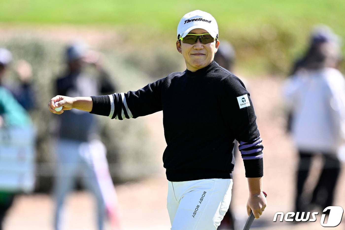 '버디만 8개' <b>신지애</b>, <b>박세리</b> 챔피언십 3R서 공동 <b>선두</b>로 도약