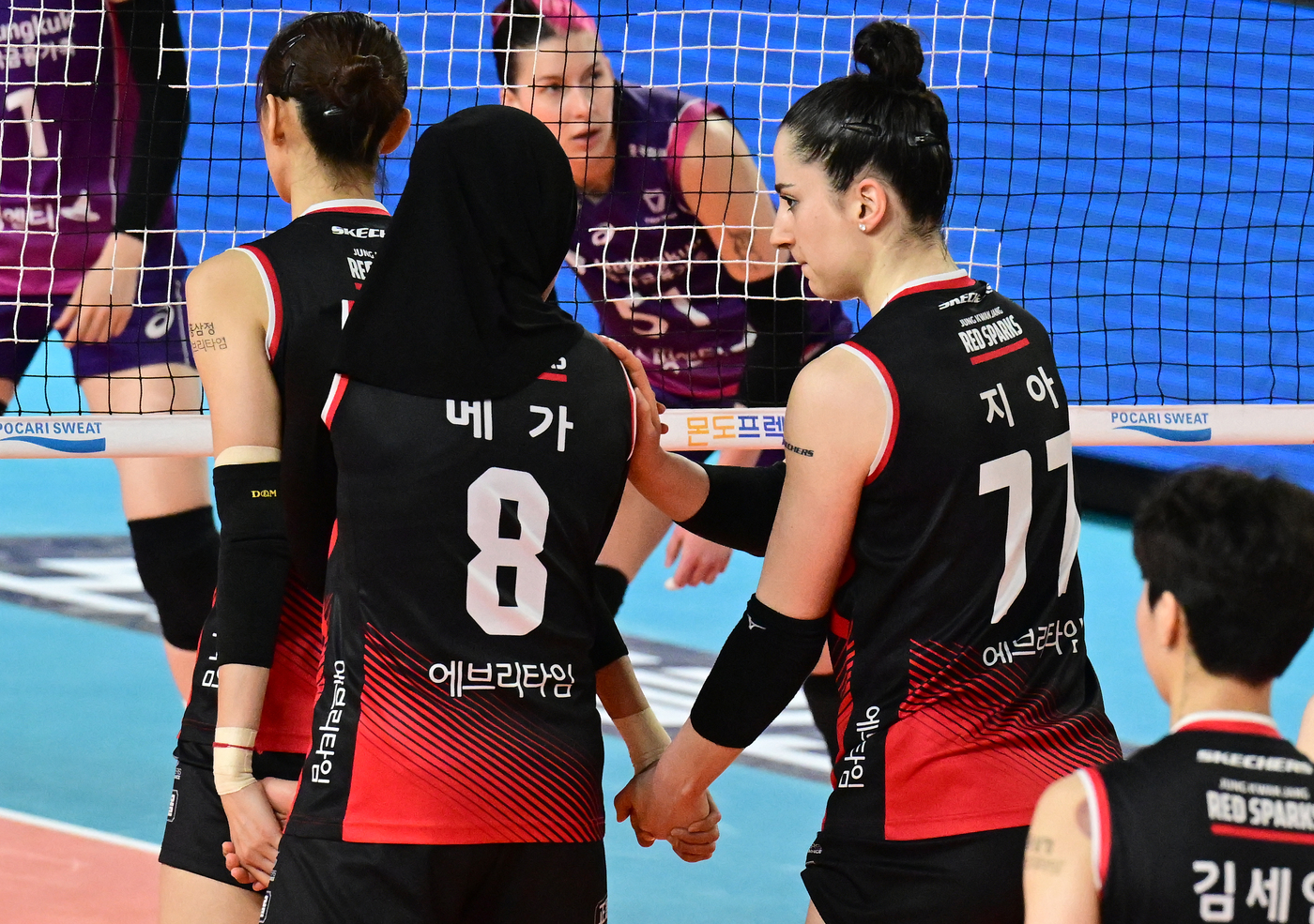 여자배구 PO는 3차전까지…<b>정관장</b>, <b>흥국생명</b> 3-1 제압