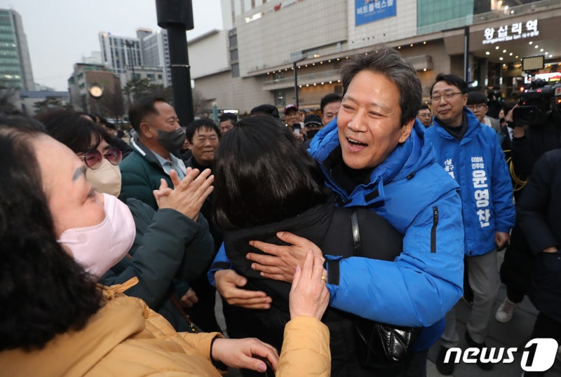 <b>임종석</b>, 내일 전현희 첫 <b>지원</b> 후 文 예방…이재명과도 만나(종합)