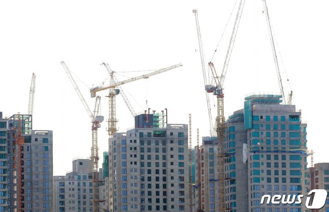 건설현장 채용 강요 잡아낸다…국토부, 현장 계도 후 4월부터 본격 단속