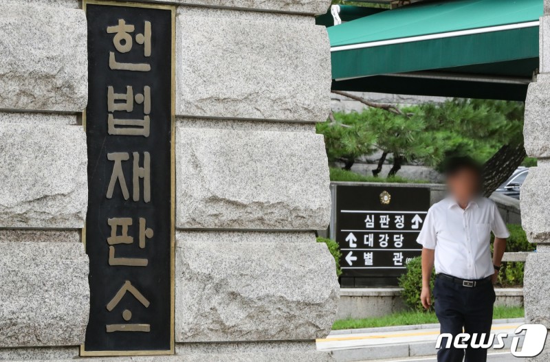헌변 "<b>준연동형</b> 비례는 위헌…총선 비례 투표 정지해 달라" <b>헌법소원</b>