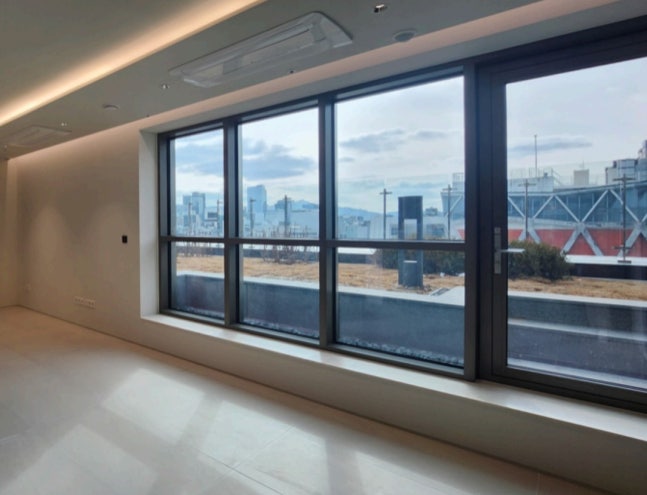 22억짜리 집이 '반지하 뷰'라니…강남 또 '사기 분양' 논란