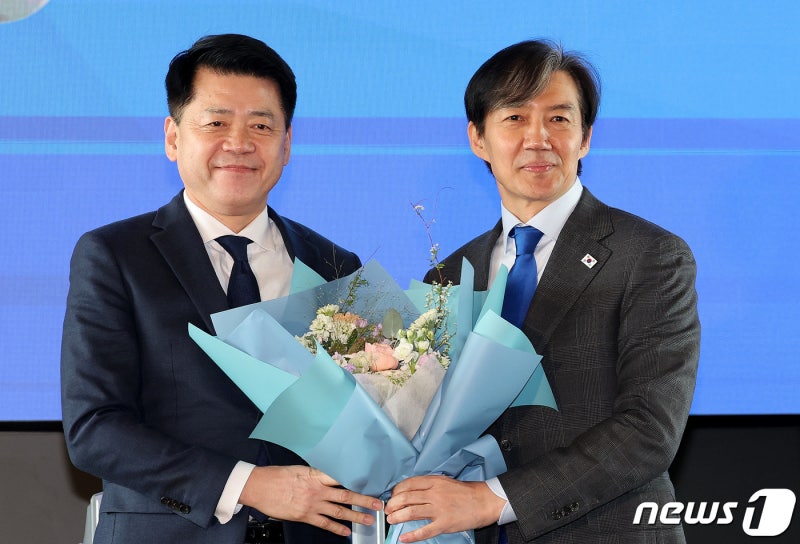 자녀 3명 美국적 <b>김준형</b> "꼼수 없었다…한동훈 딸 국적은? 인요한 왜 美국적"