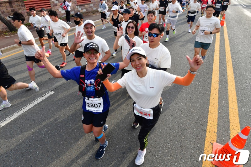 축제장이 된 <b>경주벚꽃마라톤</b>대회