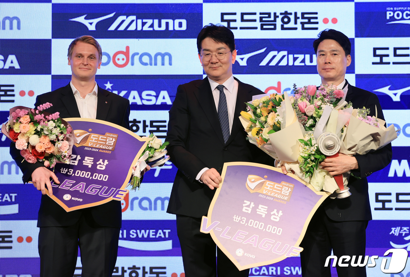 토미 틸리카이넨·<b>강성형 감독</b>, KOVO 최고의 감독으로 우뚝!