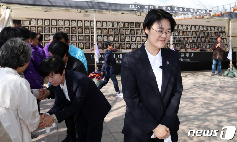 <b>이태원</b> 참사 <b>희생자</b> 합동분향소 찾은 <b>진보당</b>