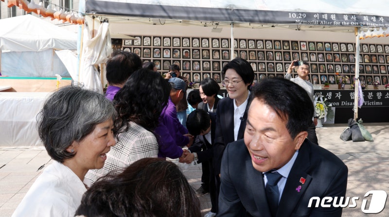 <b>진보당</b>, <b>이태원</b> 참사 <b>희생자</b> 유가족 만나