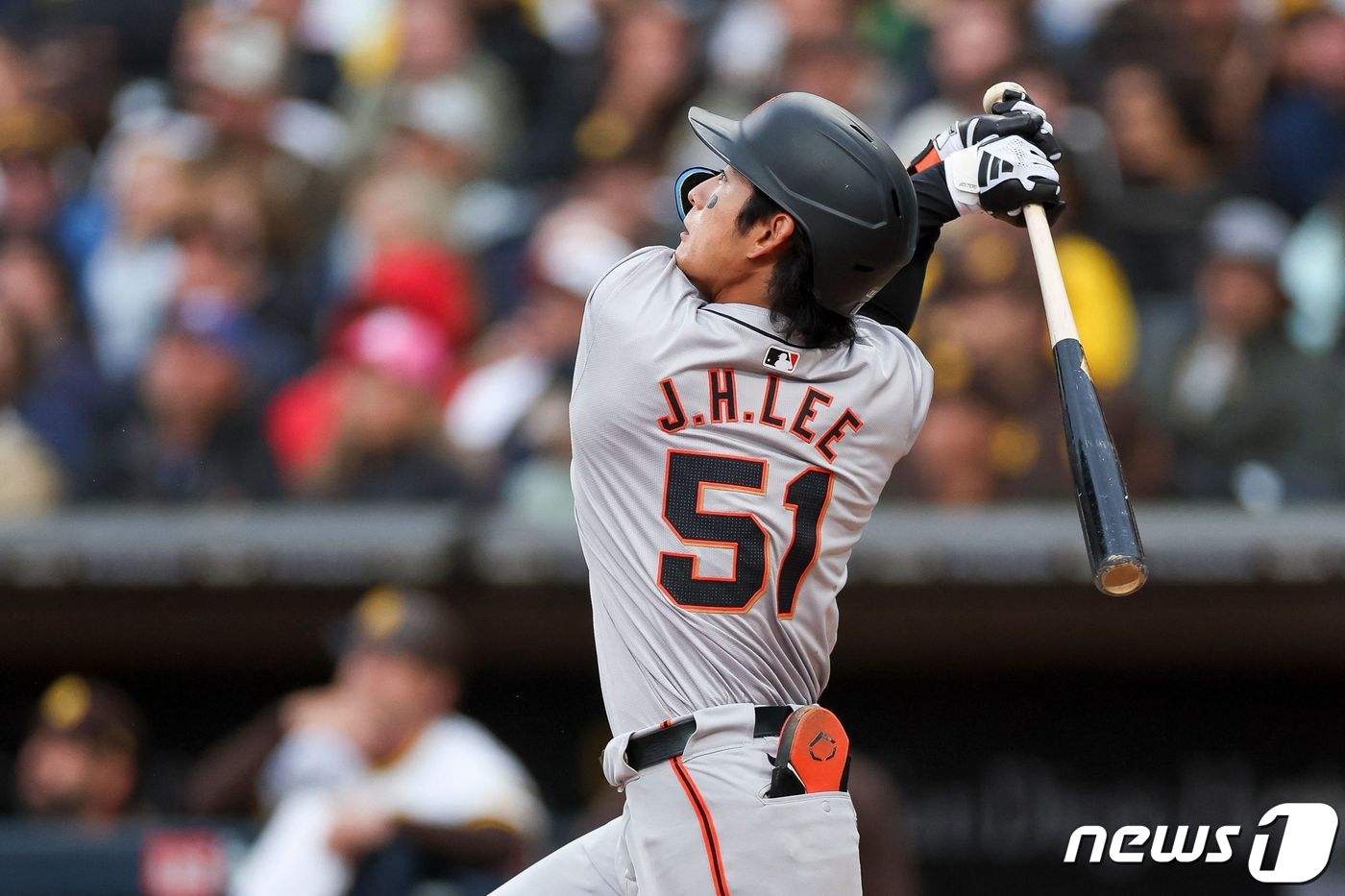 <b>이정후</b>, <b>5경기</b> 연속 안타 행진…MLB 데뷔 후 두 번째 <b>2루타</b>
