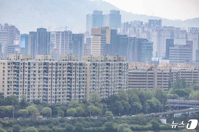 매매는 ‘찔끔’ 전세는 ‘껑충’…아파트 전세가율 2022년 12월 이후 최대