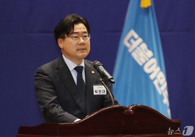 <b>박찬대 원내대표</b>단, <b>현충원</b> 참배로 첫발…추가 인선도 발표