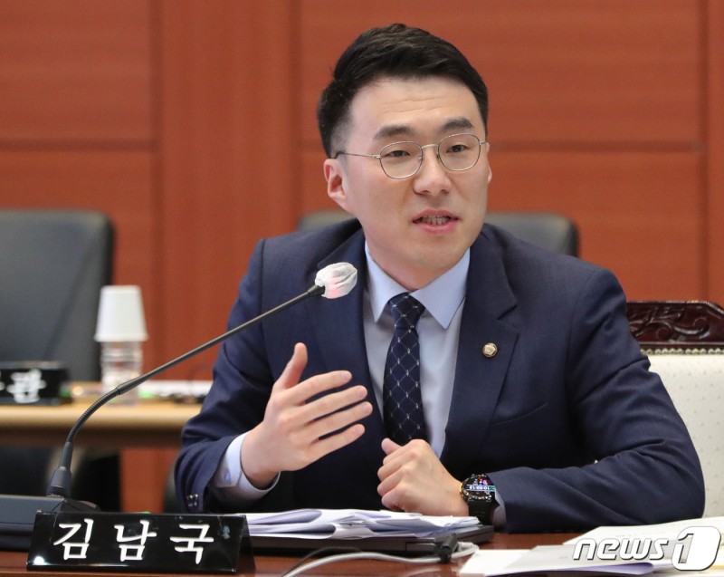 '<b>코인</b> 논란' <b>김남국</b>, 탈당 1년 만에 <b>민주당</b> 복당 확정