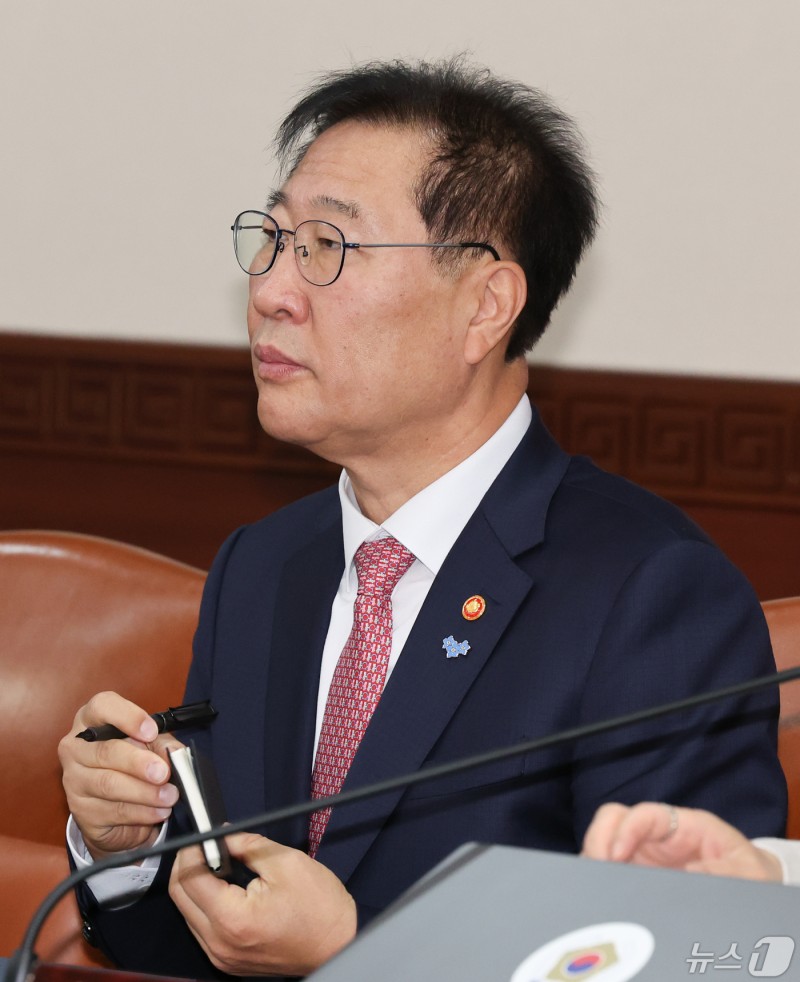 <b>박성재</b> 법무장관, <b>국무회의</b> 참석