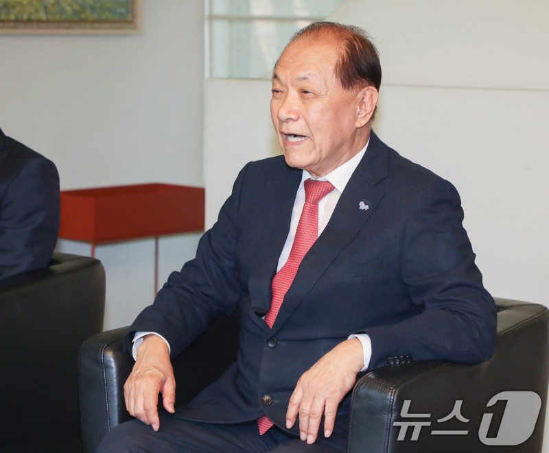 <b>황우여</b> "민주, 노무현 꿈꿨던 통합·상생·타협의 <b>정치</b> 함께 실현하길"