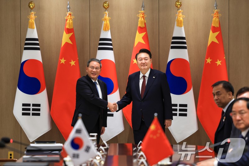 윤 <b>대통령</b> "한·중 긴밀히 협력해 상호존중·공동이익 추구 희망"