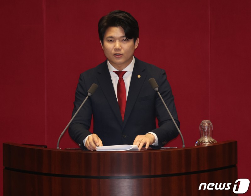 與 <b>김근태</b>, <b>채상병 특검법</b> 찬성…국힘, 다섯번째 이탈표