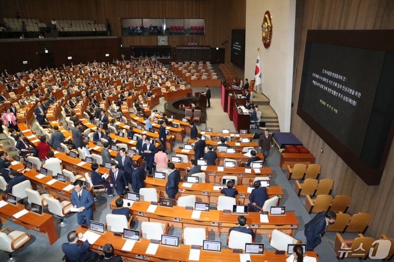 '채 <b>특검법</b>' 본회의 상정, 곧 표결…국힘 '<b>부결</b>' <b>당론</b> 채택
